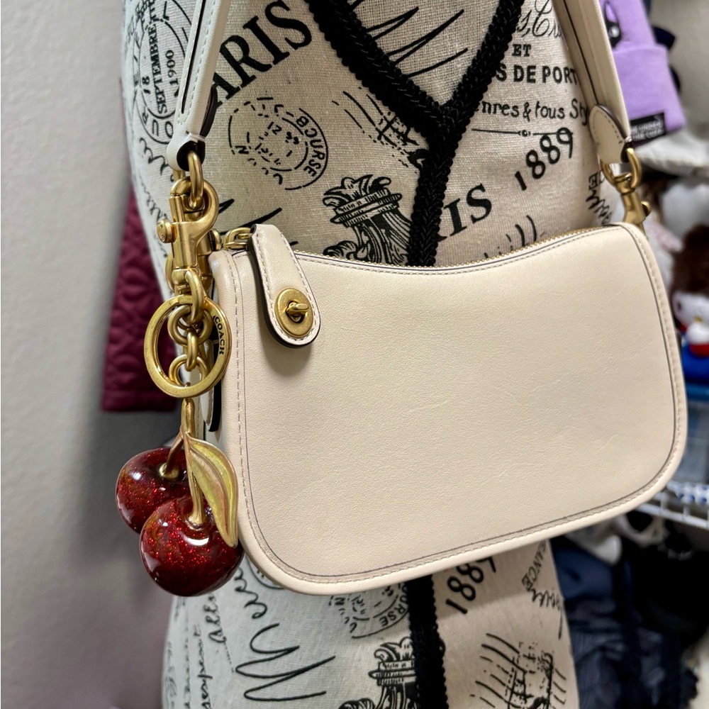 Beautiful Coach Limited Edition Swinger Bag 
PLUS Coach Cherries Keychain!🍒